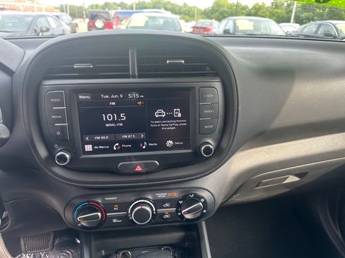 Used 2025 Kia Soul LX w/ LX Technology Package FWD image 15