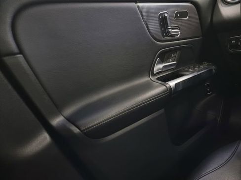 Used 2023 Mercedes-Benz GLB 250 4MATIC image 31