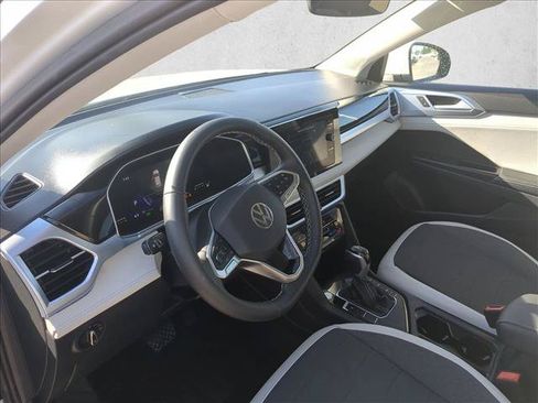 Used 2026 Volkswagen Taos SE FWD image 10