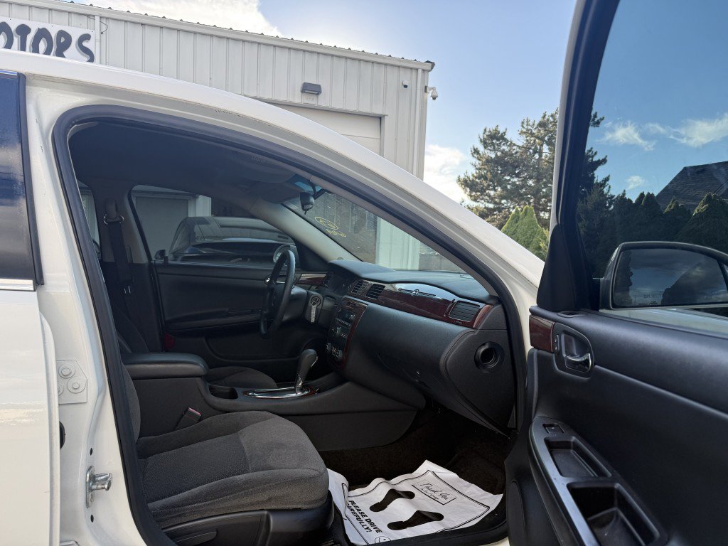 Used 2008 Chevrolet Impala LT FWD image 14