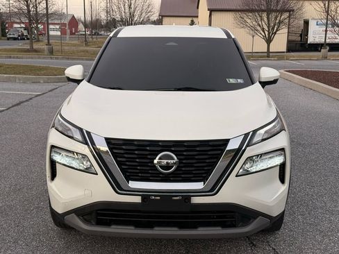 Used 2021 Nissan Rogue SV image 3