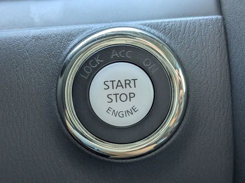 Used 2023 Nissan Armada SL w/ Captain's Chairs Package image 32