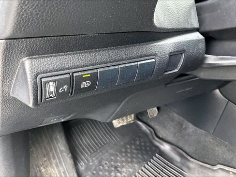 Used 2020 Toyota Corolla LE image 32