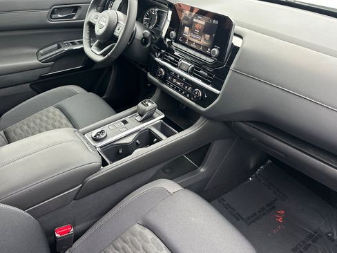 New 2025 Nissan Pathfinder SV w/ SV Premium Package image 20