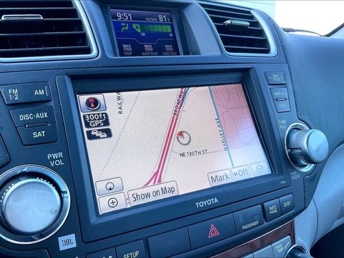 Used 2012 Toyota Highlander Limited w/ Tow Pkg FWD image 30