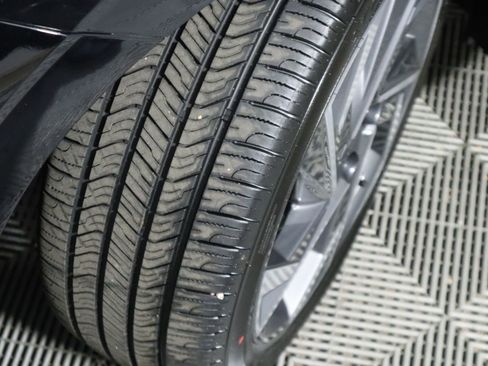 Used 2024 Hyundai Elantra Limited image 18