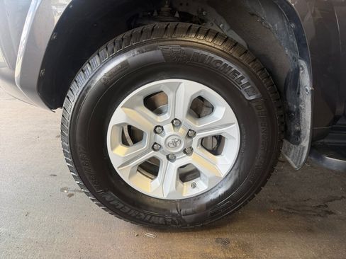 Used 2016 Toyota 4Runner SR5 AWD/4WD image 31