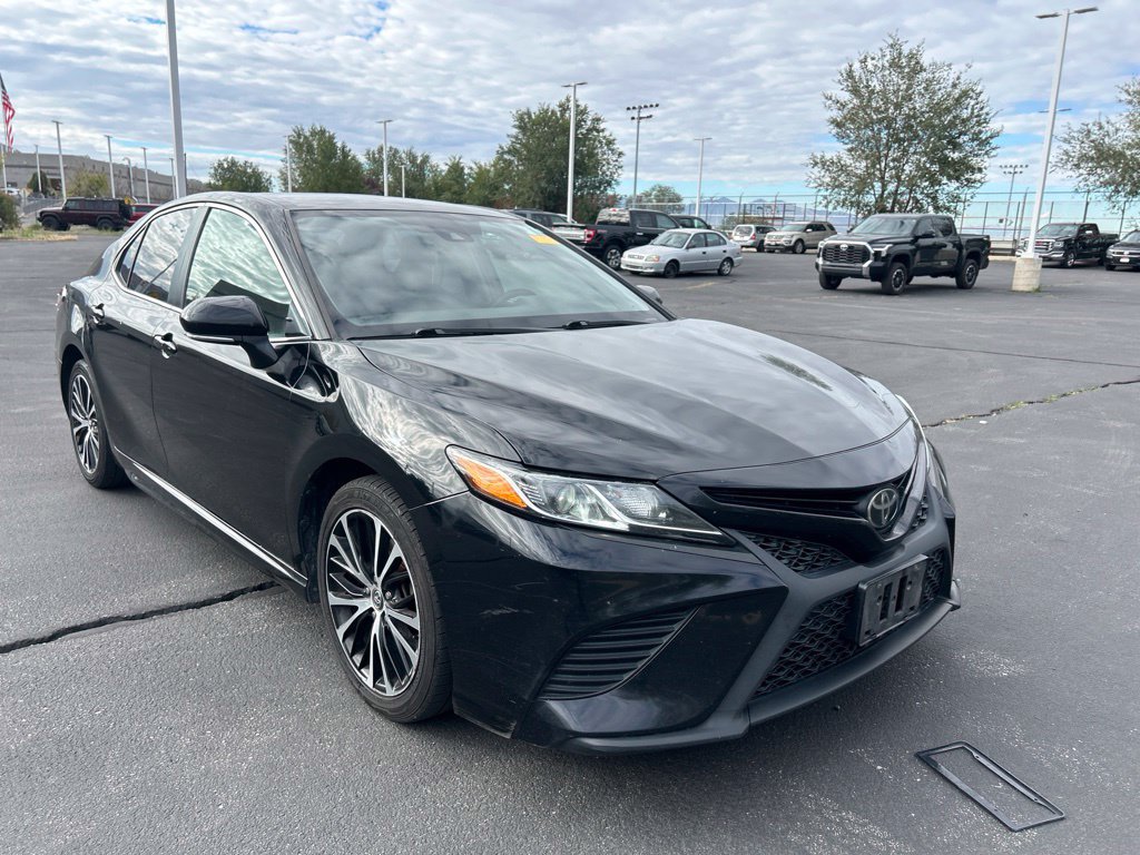 Used 2018 Toyota Camry SE w/ Convenience Package FWD image 3