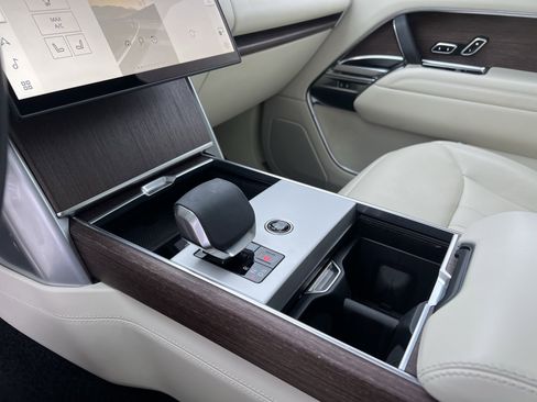 Used 2025 Land Rover Range Rover Long Wheelbase SE image 27