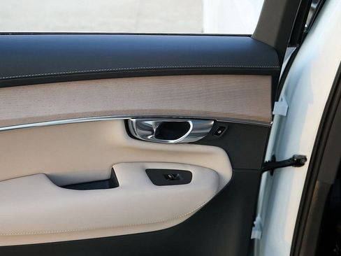 New 2026 Volvo XC90 T8 Plus w/ Protection Package Premier image 18