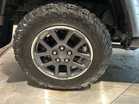 Used 2020 Jeep Gladiator Overland image 17
