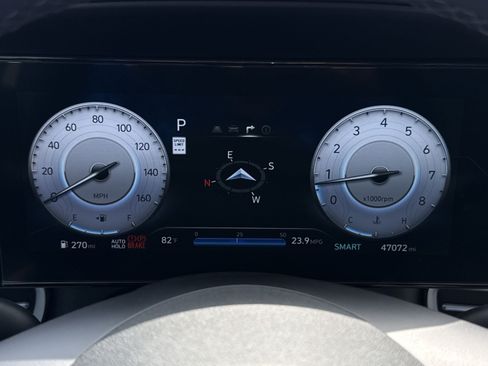 Certified 2025 Hyundai Elantra Limited FWD image 17