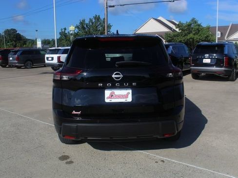Used 2025 Nissan Rogue SV FWD image 5