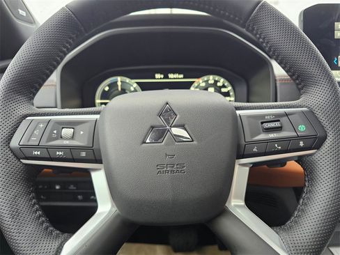 New 2025 Mitsubishi Outlander SEL image 17