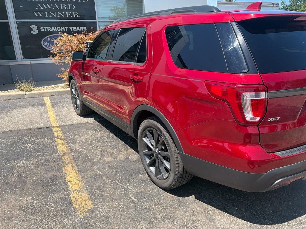 Used 2017 Ford Explorer XLT w/ Equipment Group 202A FWD image 2