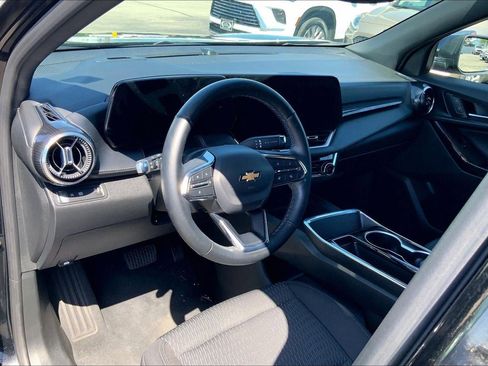 Used 2025 Chevrolet Equinox LT FWD image 12