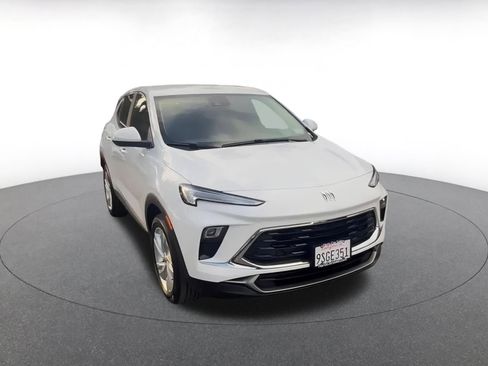 Used 2025 Buick Encore GX Preferred image 3