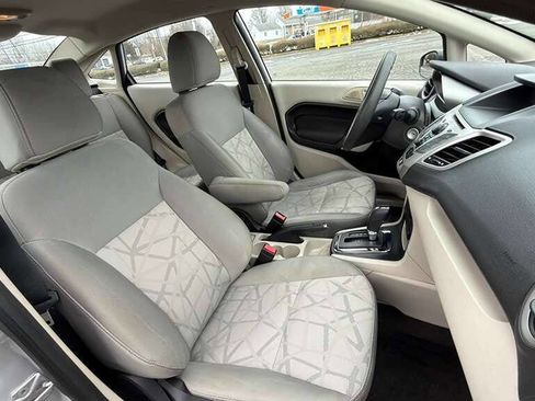 Used 2012 Ford Fiesta SE w/ Winter Pkg image 28