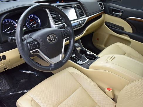 Used 2018 Toyota Highlander Limited image 13