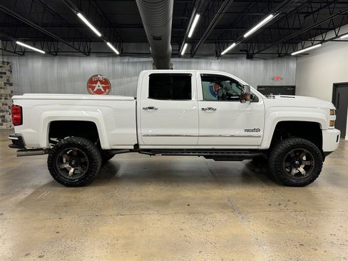 Used 2019 Chevrolet Silverado 2500 High Country w/ Duramax Plus Package image 16
