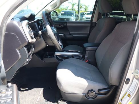 Used 2016 Toyota Tacoma SR5 image 18