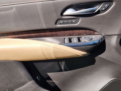 Used 2025 Cadillac XT4 Premium Luxury FWD image 19