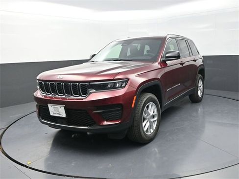 New 2025 Jeep Grand Cherokee Laredo image 3