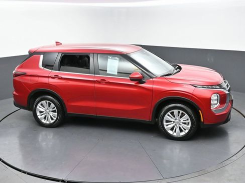 Used 2025 Mitsubishi Outlander ES image 42