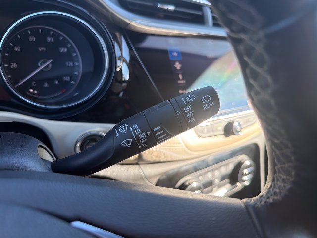 Used 2020 Buick Encore GX Essence w/ Experience Buick Package FWD image 17