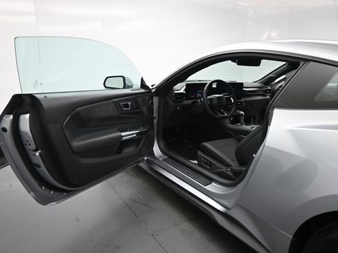 Used 2025 Ford Mustang GT RWD image 8