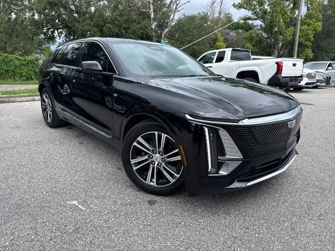 Used 2024 Cadillac Lyriq Luxury w/ LPO, Floor Liner Package RWD image 5