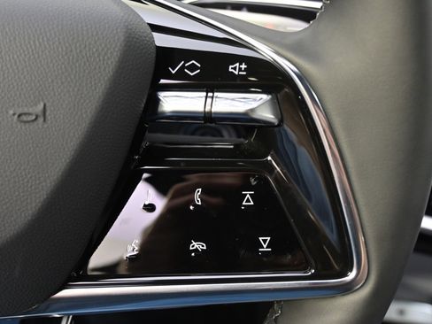 New 2025 Cadillac Lyriq Luxury image 33