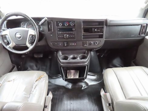 Used 2018 Chevrolet Express 2500 w/ Driver Convenience Package image 10