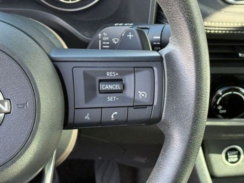Used 2023 Nissan Rogue S image 25