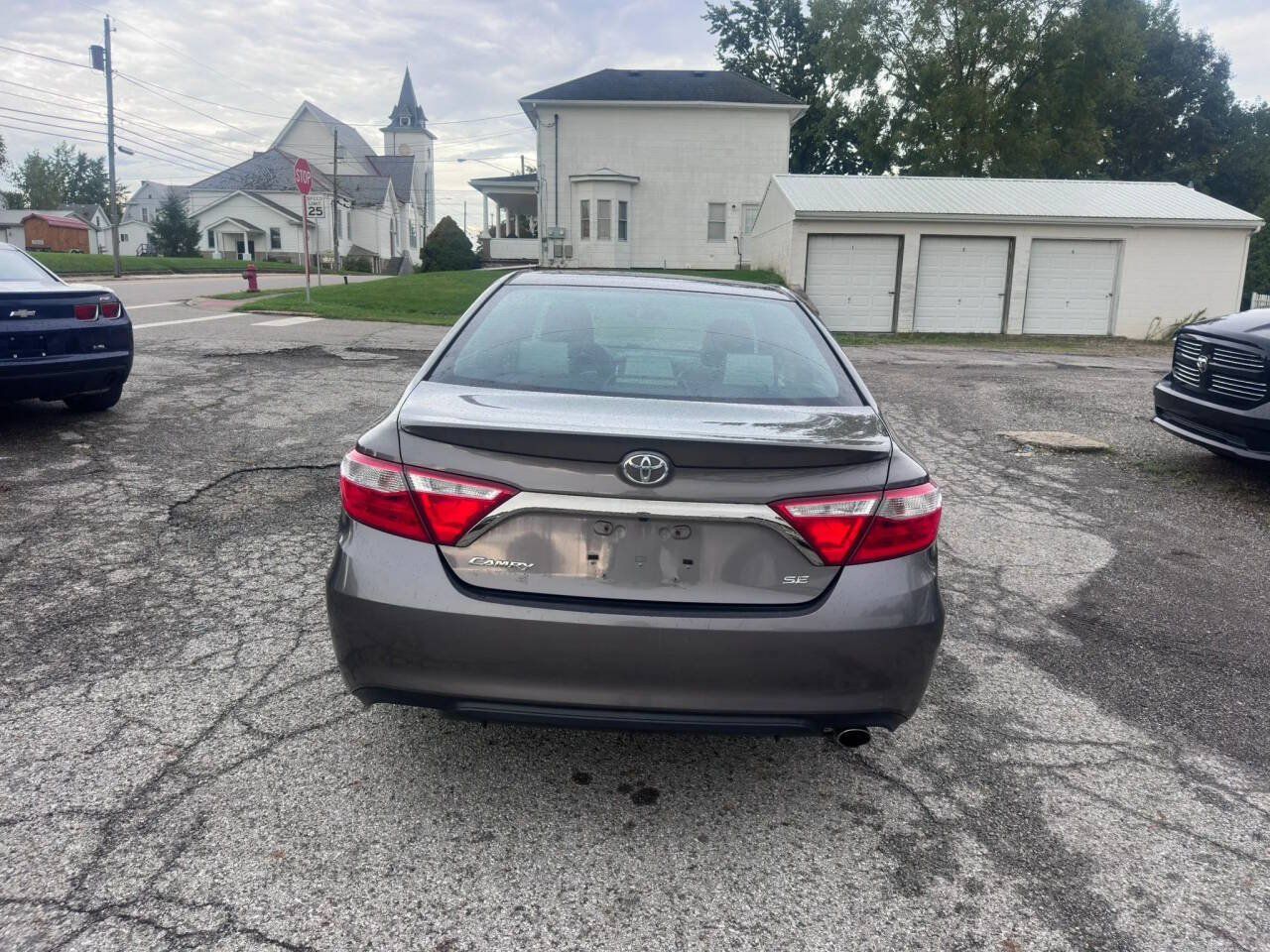 Used 2015 Toyota Camry SE FWD image 7