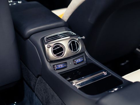 Used 2018 Rolls-Royce Dawn RWD image 41