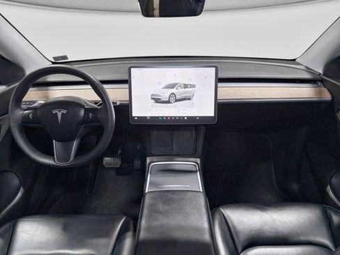 Used 2022 Tesla Model Y Long Range image 16