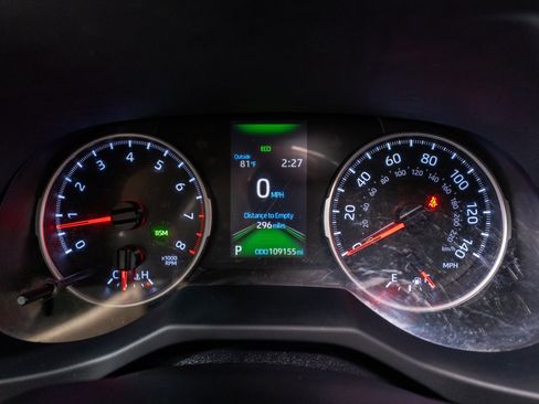 Used 2019 Toyota RAV4 XLE Premium FWD image 22