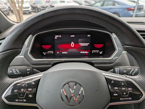 Used 2023 Volkswagen Tiguan SE R-Line image 38