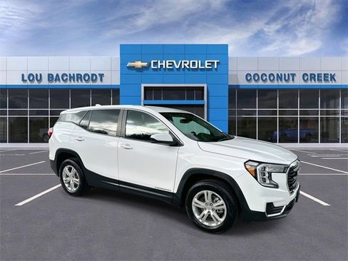 Used 2024 GMC Terrain SLE image 2