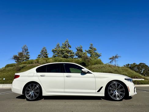 Used 2017 BMW 540i w/ M Sport Package RWD image 6