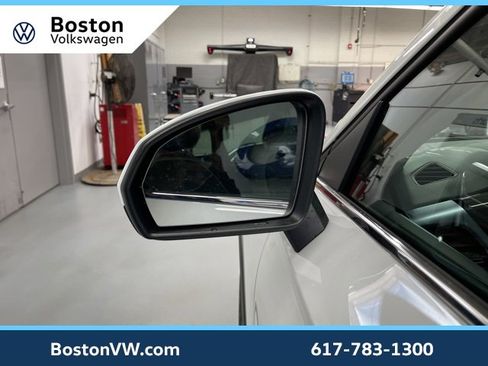 New 2026 Volkswagen Taos SE image 8