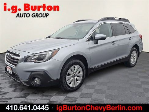 Used 2018 Subaru Outback 2.5i Premium image 3