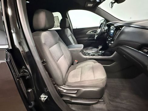 Used 2023 Chevrolet Traverse LT image 13