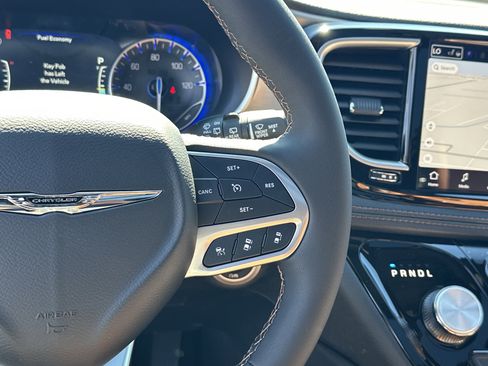 New 2026 Chrysler Pacifica Pinnacle image 22