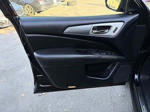 Used 2018 Nissan Pathfinder SL w/ Midnight Edition Package AWD/4WD image 15