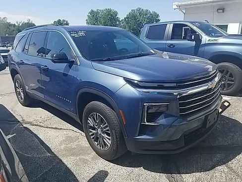 Certified 2025 Chevrolet Traverse LT w/ Driver Confidence Package AWD/4WD image 1