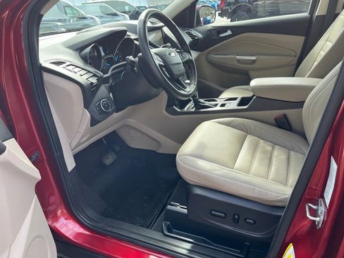 Used 2019 Ford Escape Titanium w/ U9j03 - Titanium Tow Package image 9