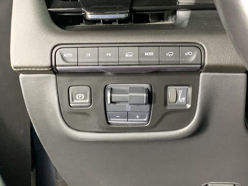 Used 2021 Cadillac Escalade Premium Luxury w/ Driver Assist Tech Package AWD/4WD image 17