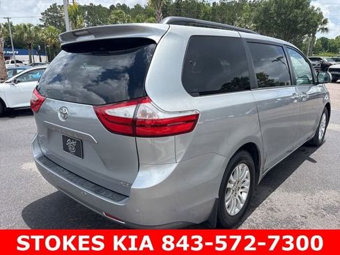 Used 2015 Toyota Sienna XLE Premium FWD image 5